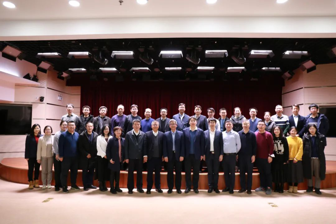 参会领导嘉宾合影留念